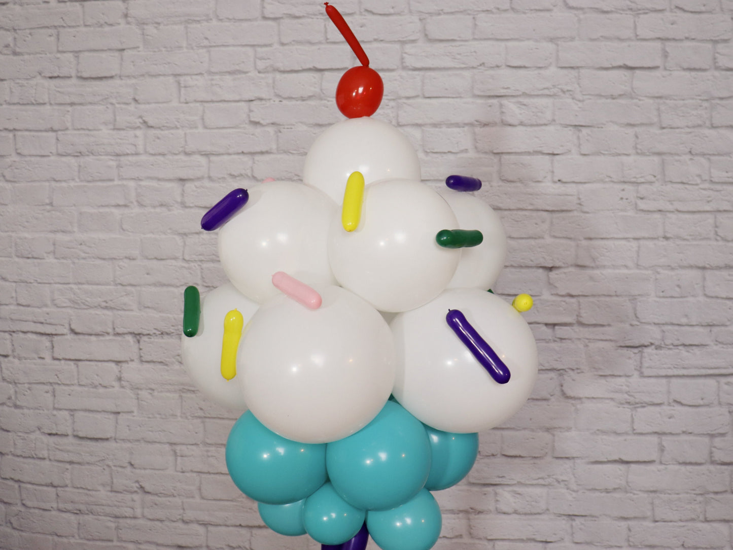 Cupcake Balloon Column Tutorial and Plans | Digital Balloon Recipe